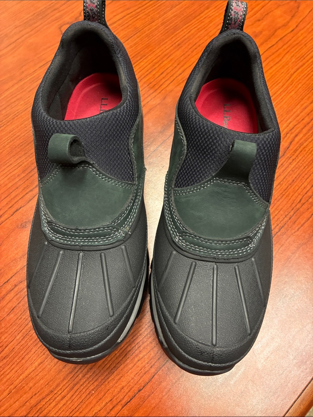 NWOT L.L. Bean Women's Black and Dark Green Waterproof Ankle Boots NWOT